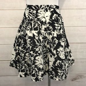 Ann Taylor LOFT Skater Skirt Sz 10 Black and White